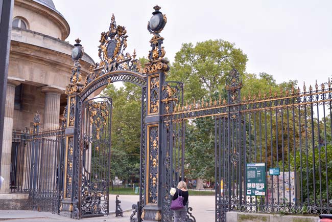 Paris Parc Monceau entrance