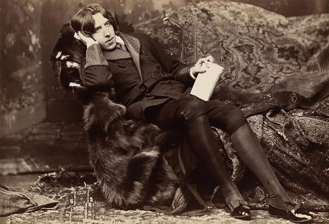 Oscar Wilde lounging with Poems