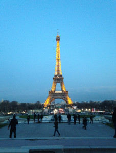 Eiffel-tower-dusk