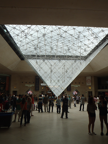 louvre pyramid