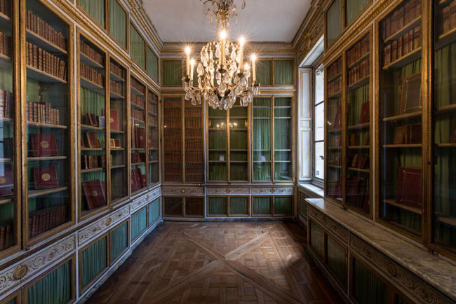 Queen's Library Versailles